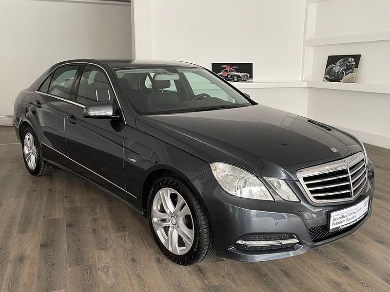 Grau Gebraucht 2012 Mercedes E200 Limousine | 10.990 € (Guter Preis) - Bild 1/4