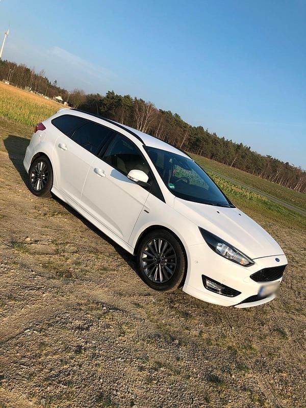 Gebraucht Ford Focus 140 PS (102 kW) 2018 Weiß Kombi
