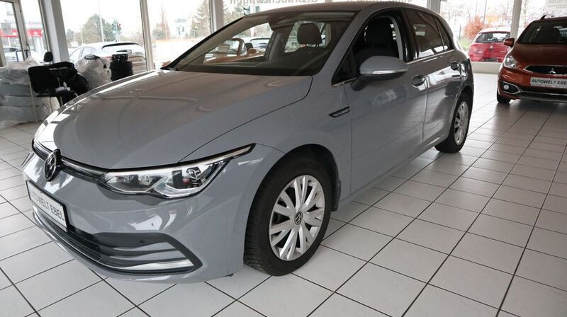 Mondsteingrau Gebraucht 2021 VW Golf VIII Style Limousine | 21.910 € (Guter Preis) - Bild 1/4