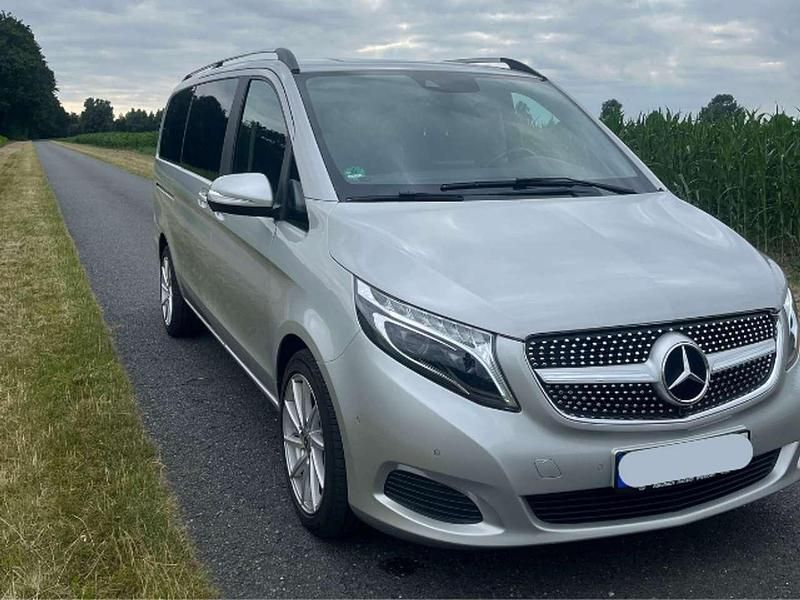 Gebraucht Mercedes V220 Edition 163 PS (119 kW) 2015 Silber Van / Kleinbus