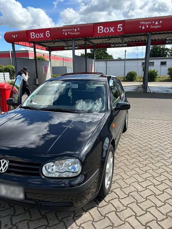 Gebraucht VW Golf IV 105 PS (77 kW) 2002 Schwarz Kleinwagen