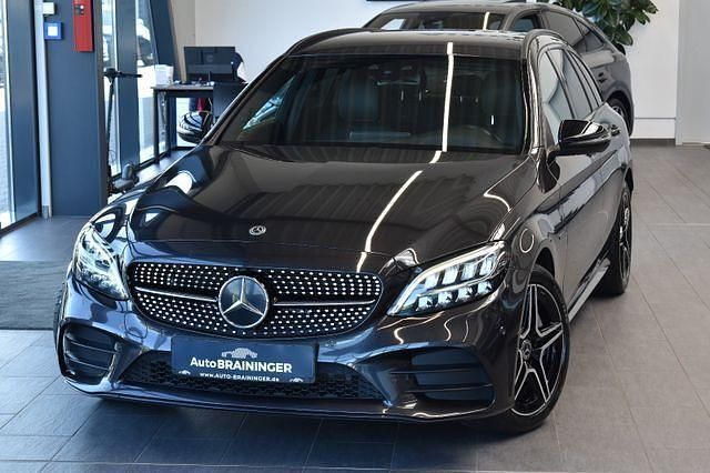 Grün Gebraucht 2020 Mercedes C300e AMG line Limousine | 25.550 € (Fairer Preis) - Bild 1/4