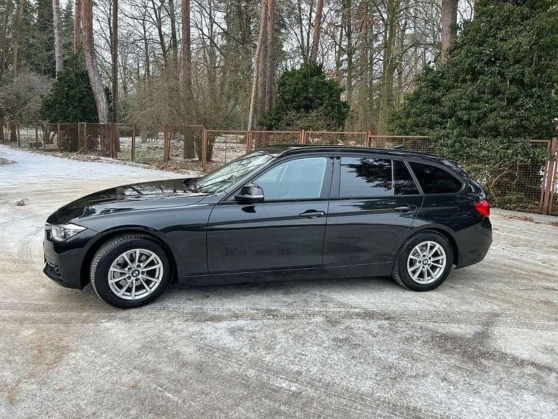 Schwarz Gebraucht 2016 BMW 320 Sport Line Kombi | 14.900 € (Superpreis) - Bild 1/4