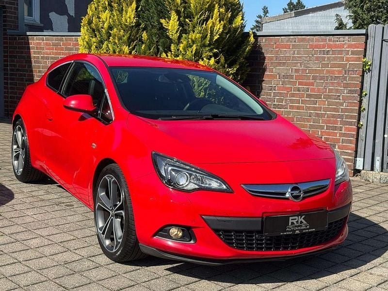 Gebraucht Opel Astra Innovation 179 PS (131 kW) 2011 Power rot/traffic red ral3020 Coupé