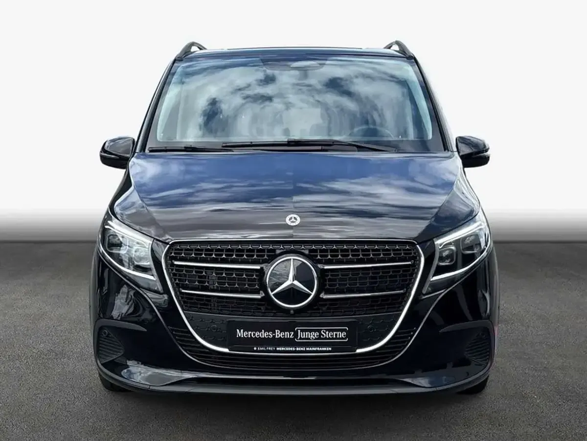 Gebraucht Mercedes V220 Style 163 PS (119 kW) 2025 Schwarz Van / Kleinbus