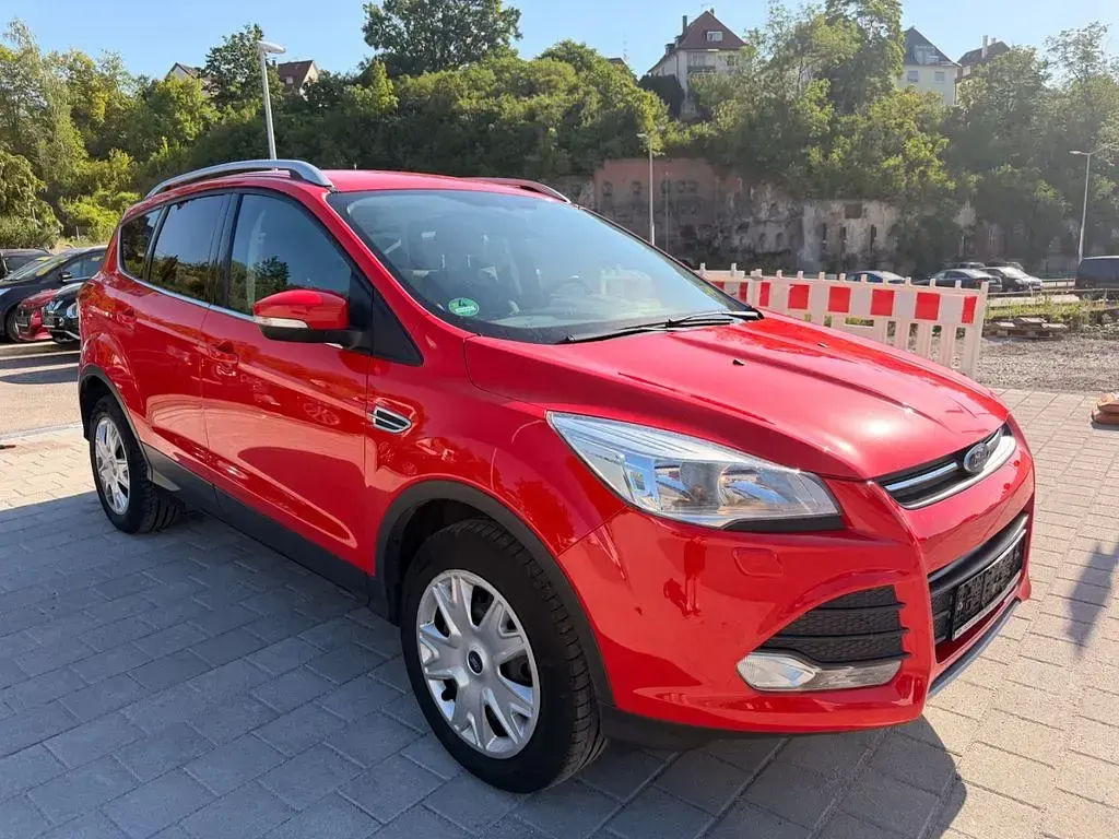 Gebraucht Ford Kuga Trend 150 PS (110 kW) 2016 Rot SUV
