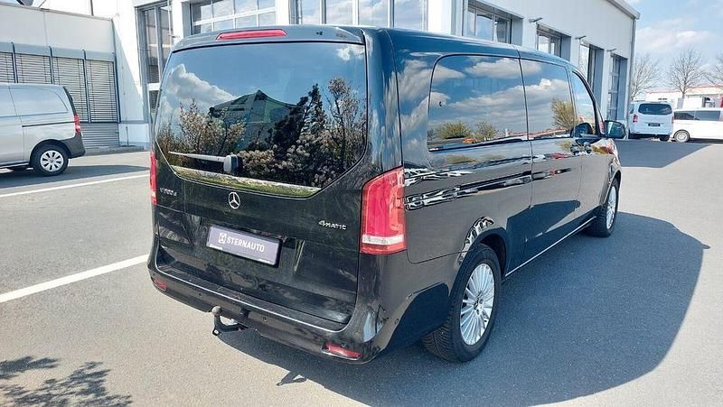 Gebraucht Mercedes V300 237 PS (174 kW) 2024 Obsidianschwarz Van / Kleinbus