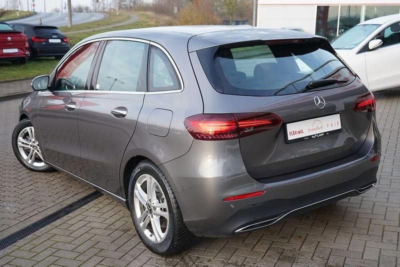 Gebraucht Mercedes B220 AMG line 190 PS (139 kW) 2024 Grau Van / Kleinbus