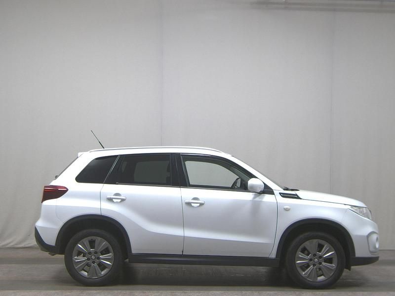 Weiss Gebraucht 2020 Suzuki Vitara Active SUV | 13.780 € (Fairer Preis) - Bild 1/4
