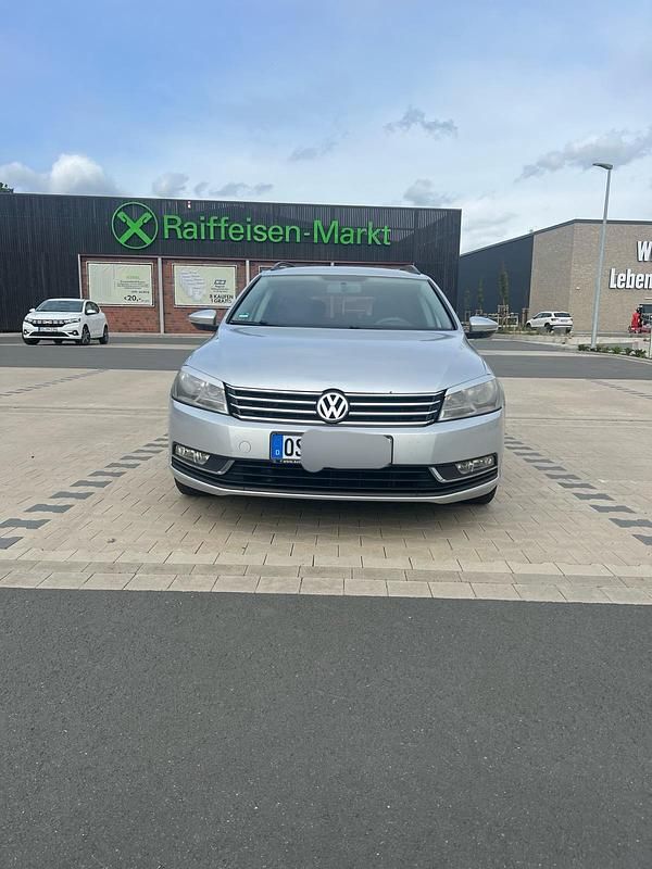 Silber Gebraucht 2011 VW Passat Kombi | 6.600 € (Fairer Preis) - Bild 1/4