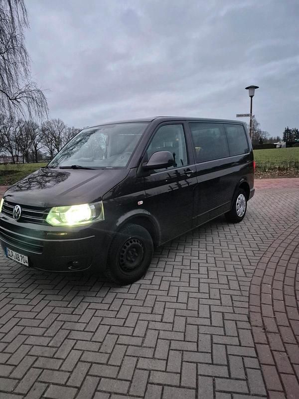 Gebraucht VW Caravelle 140 PS (102 kW) 2010 Violet Van / Kleinbus