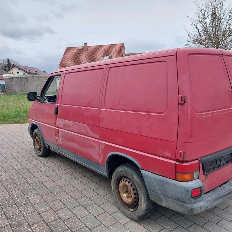 Second-hand VW Transporter 102 CP (75 kW) 2001 Roșu Van