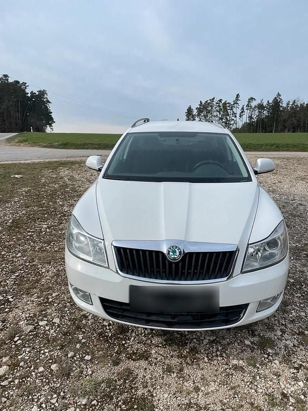 Gebraucht Skoda Octavia 152 PS (111 kW) 2012 Weiß Kombi