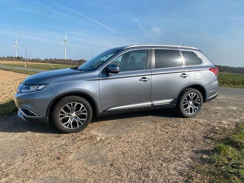 Gebraucht Mitsubishi Outlander 150 PS (110 kW) 2016 Grau SUV