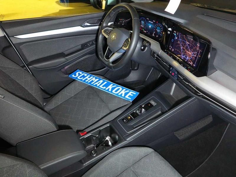 Gebraucht VW Golf VIII Life 150 PS (110 kW) 2024 Reflex silver Kombi