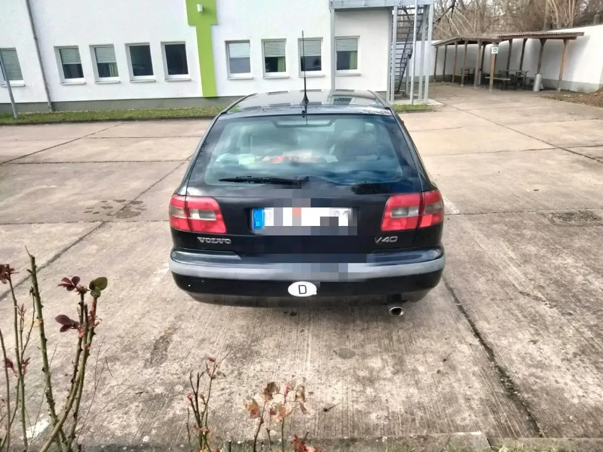 Gebraucht Volvo V40 115 PS (84 kW) 1998 Blau Kombi