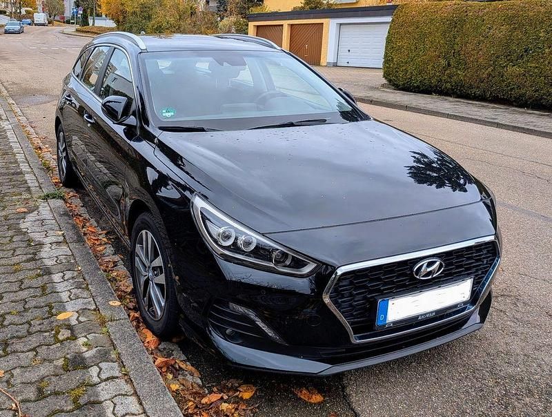 Schwarz Gebraucht 2020 Hyundai i30 Kombi | 14.500 € (Superpreis) - Bild 1/4