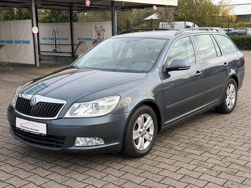 Grau Gebraucht 2010 Skoda Octavia Elegance Limousine | 5.490 € (Fairer Preis) - Bild 1/4