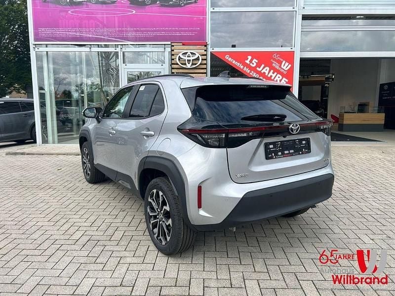 Neu Toyota Yaris Cross 131 PS (96 kW) 2025 Silber SUV