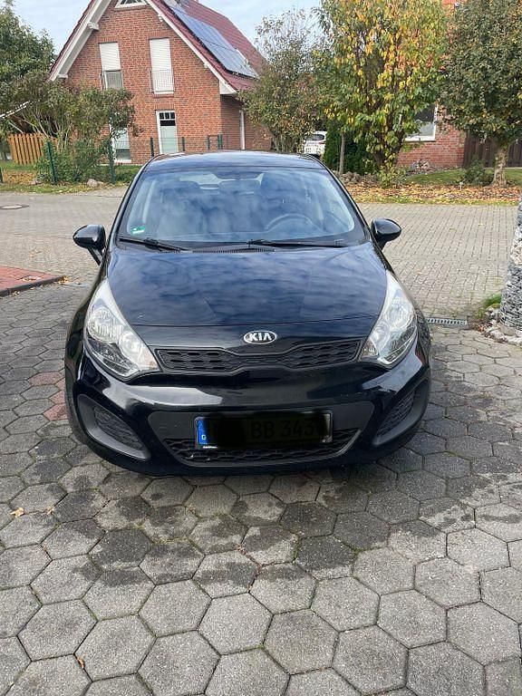 Schwarz Gebraucht 2013 Kia Rio Attract Limousine | 4.300 € (Guter Preis) - Bild 1/4