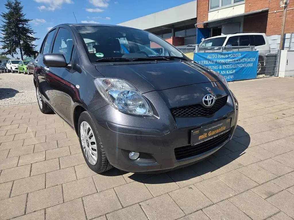 Gebraucht Toyota Yaris Life 101 PS (74 kW) 2010 Grau Kleinwagen