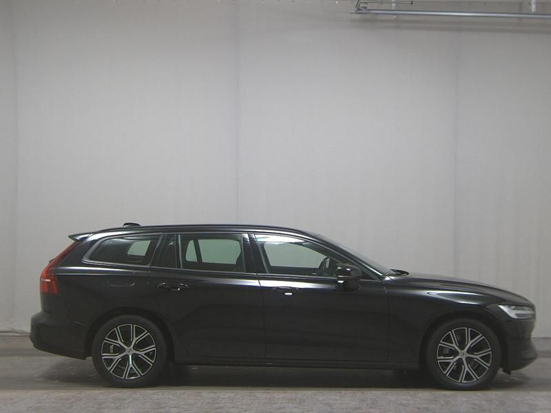 Gebraucht Volvo V60 163 PS (119 kW) 2022 Schwarz Kombi