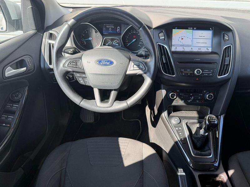 Gebraucht Ford Focus Titanium 125 PS (91 kW) 2018 Silber Kombi