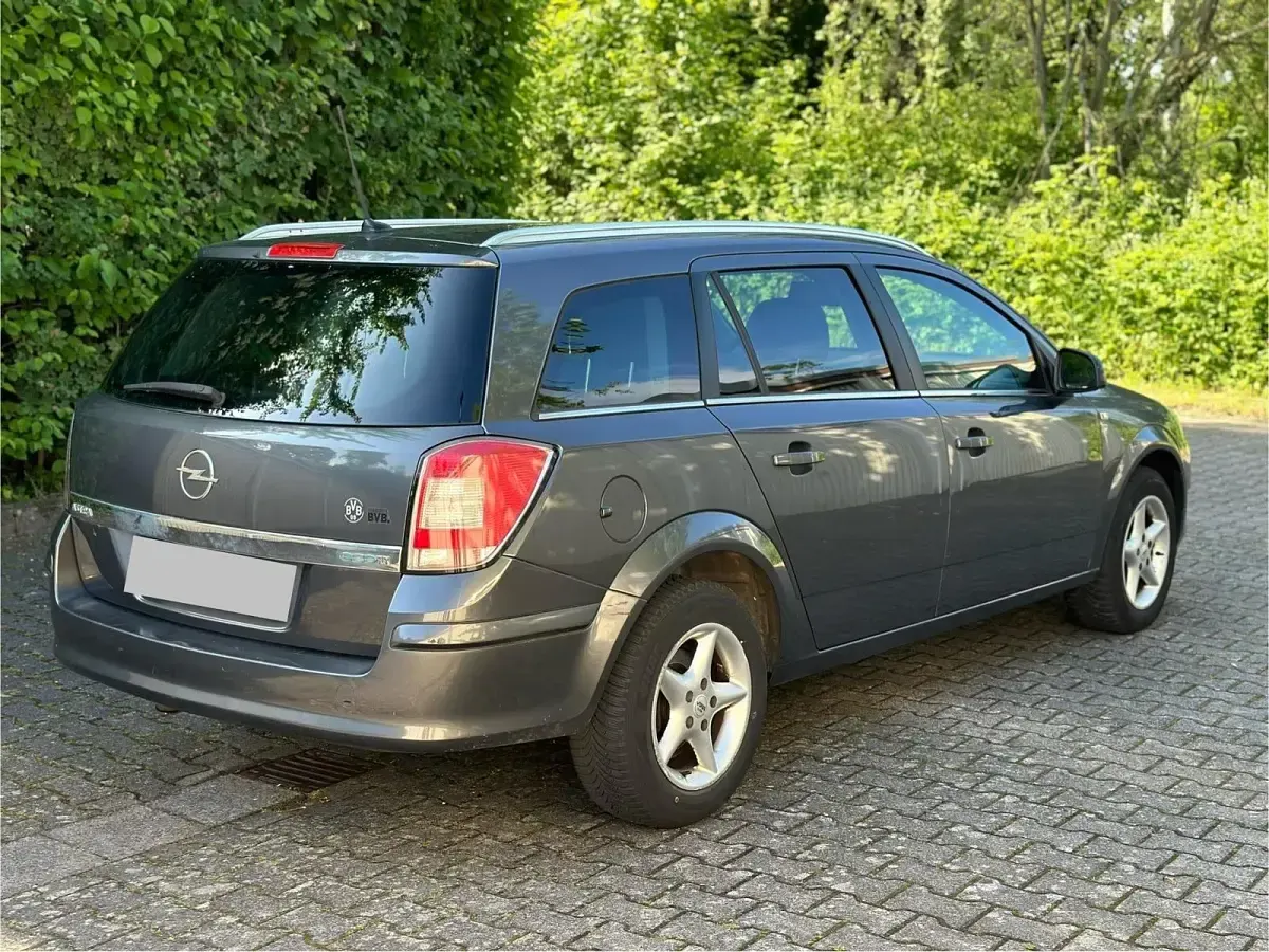 Usata Opel Astra Edition 105 CV (77 kW) 2010 Grigio Station wagon