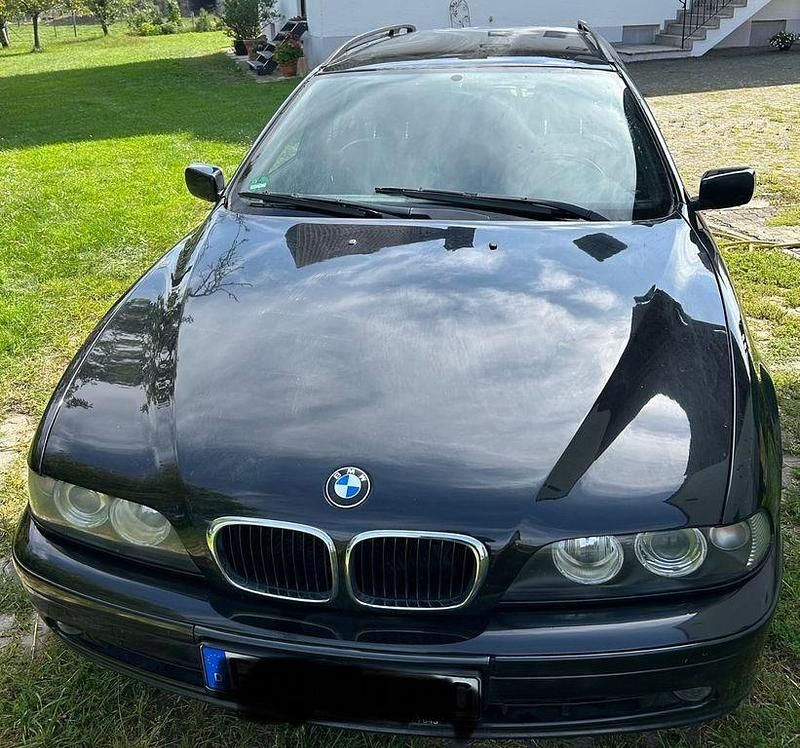 Schwarz Gebraucht 2002 BMW 520 Kombi | 2.800 € (Fairer Preis) - Bild 1/4