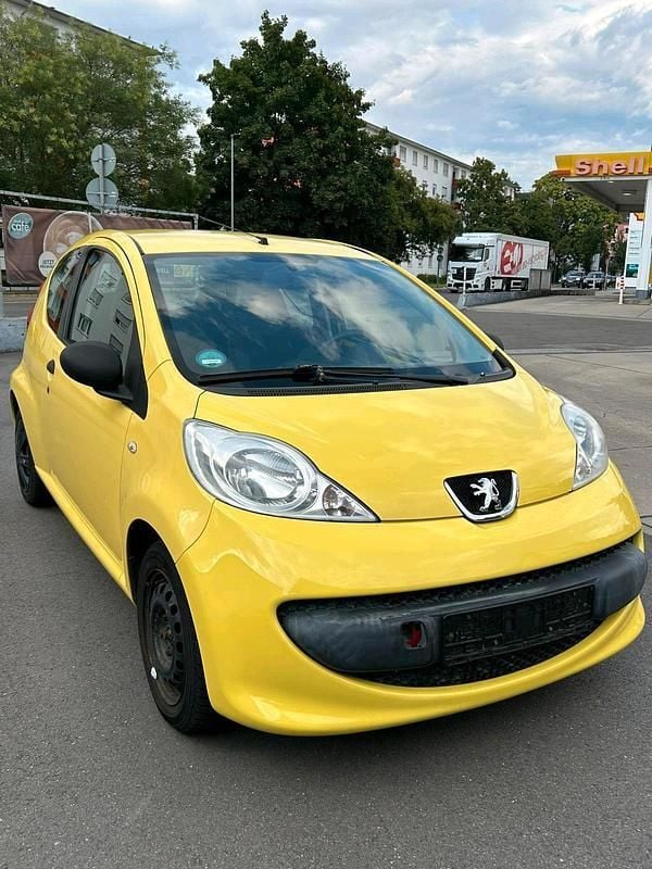 Gelb Gebraucht 2006 Peugeot 107 Kleinwagen | 800 € (Guter Preis) - Bild 1/4