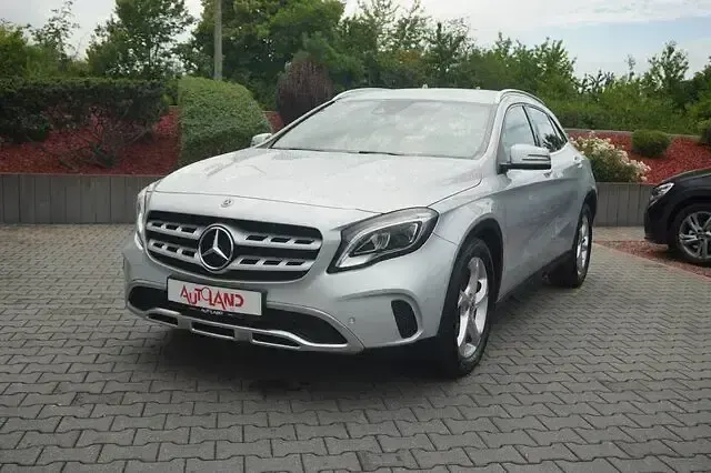 Gebraucht Mercedes GLA180 Style 122 PS (89 kW) 2019 Silber SUV