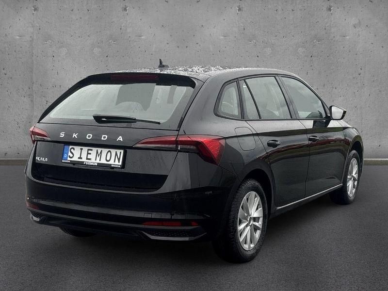 Neu Skoda Scala Selection 95 PS (69 kW) 2025 Schwarz Kleinwagen