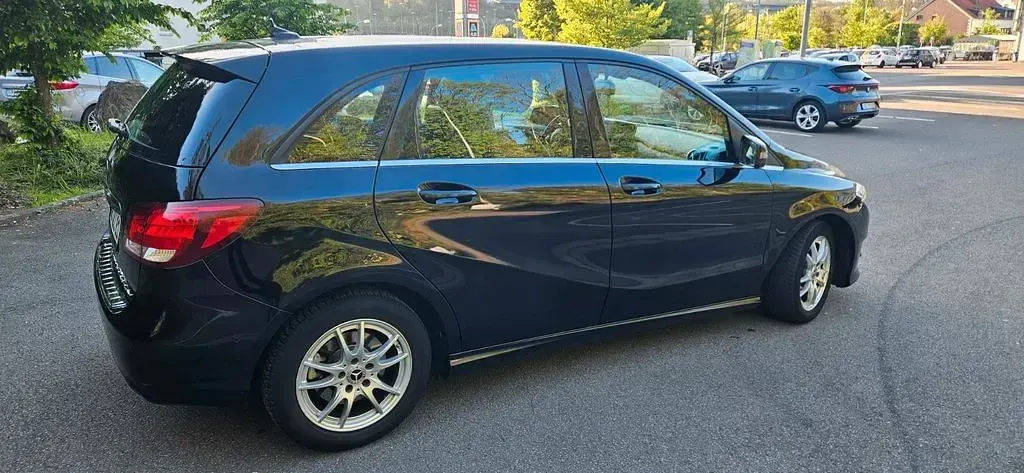 Gebraucht Mercedes B180 Edition 109 PS (80 kW) 2015 Schwarz Van / Kleinbus