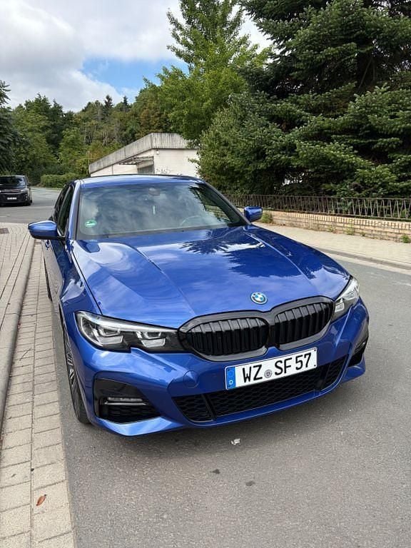 Blau Gebraucht 2021 BMW 330e M Sport Limousine | 31.000 € (Guter Preis) - Bild 1/4