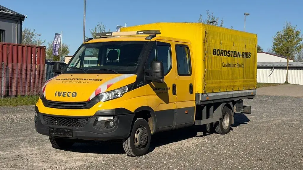 Second-hand Iveco Daily 179 CP (131 kW) 2017 Galben Berlinǎ