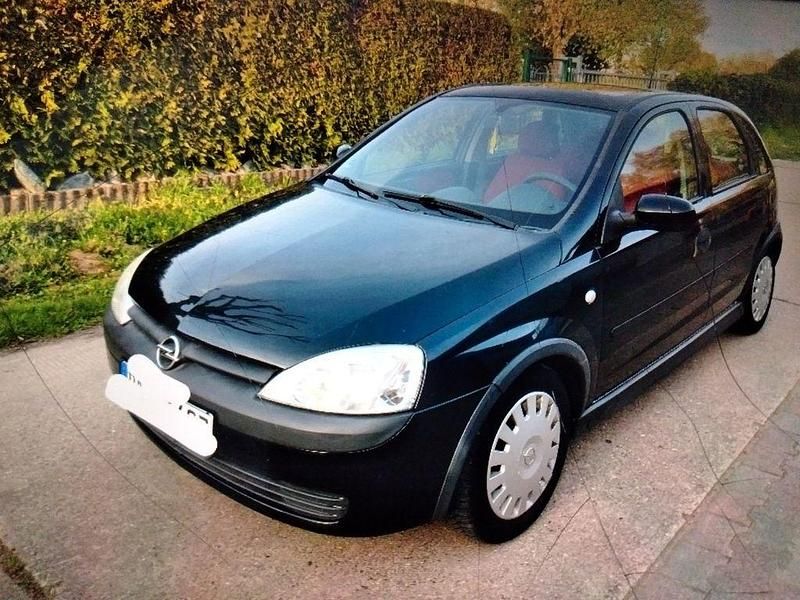Second-hand Opel Corsa Comfort 58 CP (42 kW) 2001 Negru Hatchback