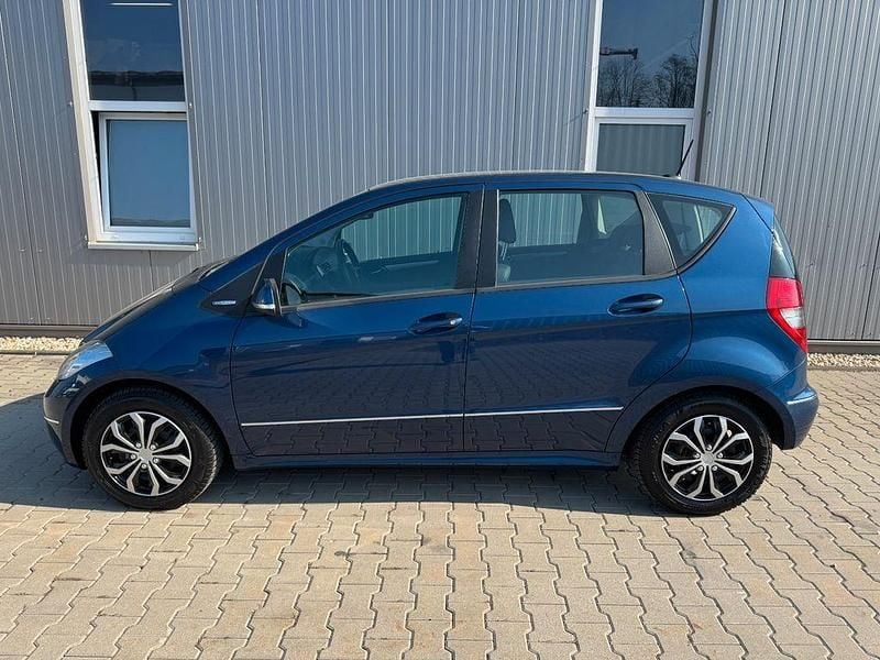 Gebraucht Mercedes A180 116 PS (85 kW) 2010 Blau Limousine