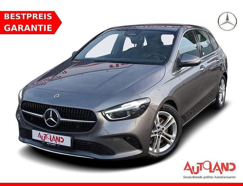 Grau Gebraucht 2024 Mercedes B220 AMG line Van / Kleinbus | 33.990 € (Guter Preis) - Bild 1/4