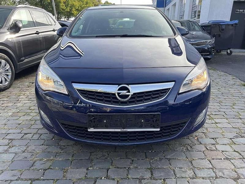 Gebraucht Opel Astra Edition 87 PS (63 kW) 2012 Royal blau Kleinwagen