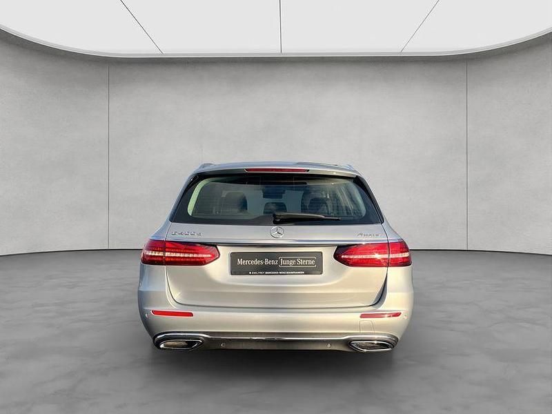 Gebraucht Mercedes E400 Avantgarde 330 PS (242 kW) 2022 Grau Limousine