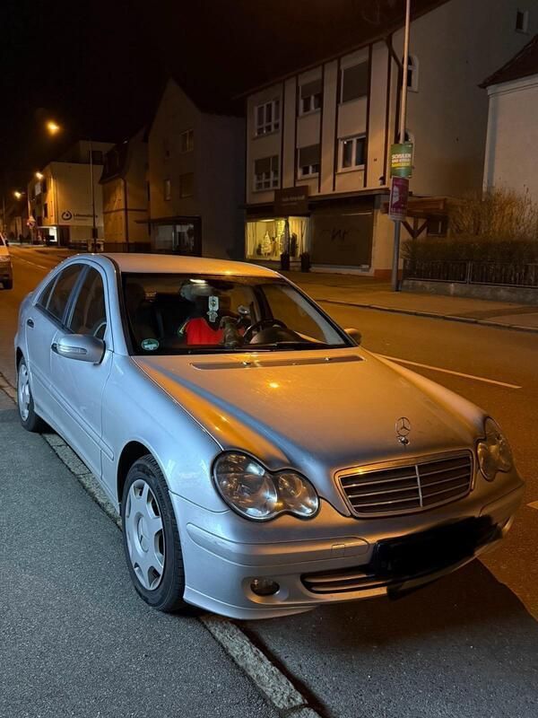 Grau Gebraucht 2006 Mercedes C220 Limousine | 4.250 € (Fairer Preis) - Bild 1/4