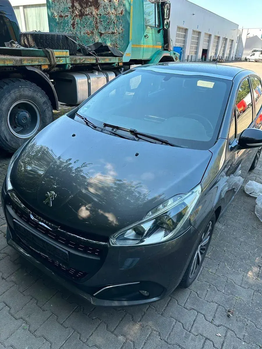 Gebraucht Peugeot 208 Style 82 PS (60 kW) 2017 Grau Kleinwagen