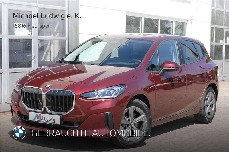 Piemont rot Gebraucht 2023 BMW 220 Van / Kleinbus | 29.000 € (Superpreis) - Bild 1/4