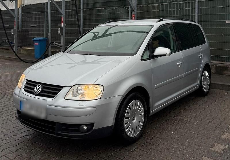 Grau Gebraucht 2005 VW Touran Van / Kleinbus | 3.200 € (Fairer Preis) - Bild 1/4