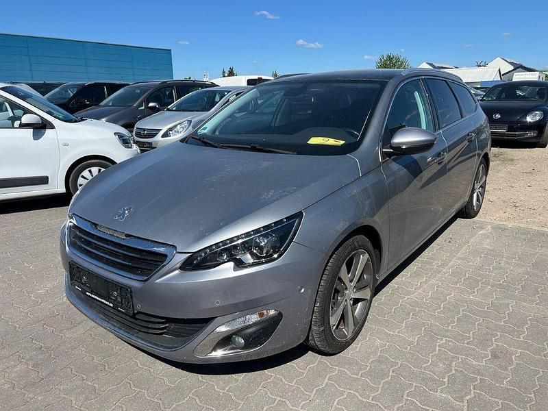 Grau Gebraucht 2017 Peugeot 308 SW Allure Kombi | 5.000 € - Bild 1/4