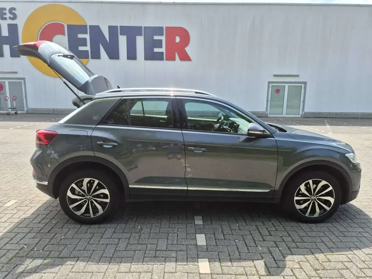Gebraucht VW T-Roc Style 150 PS (110 kW) 2023 Grau SUV