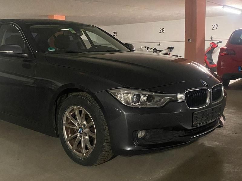 Gebraucht BMW 320 184 PS (135 kW) 2013 Grau Limousine