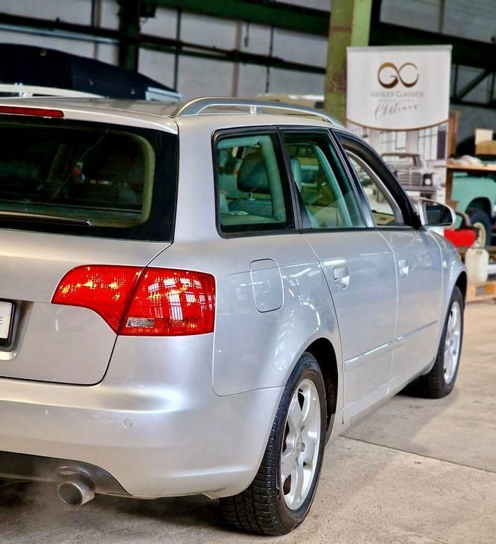 Silber Gebraucht 2005 Audi A4 Ambiente Kombi | 8.900 € - Bild 1/4