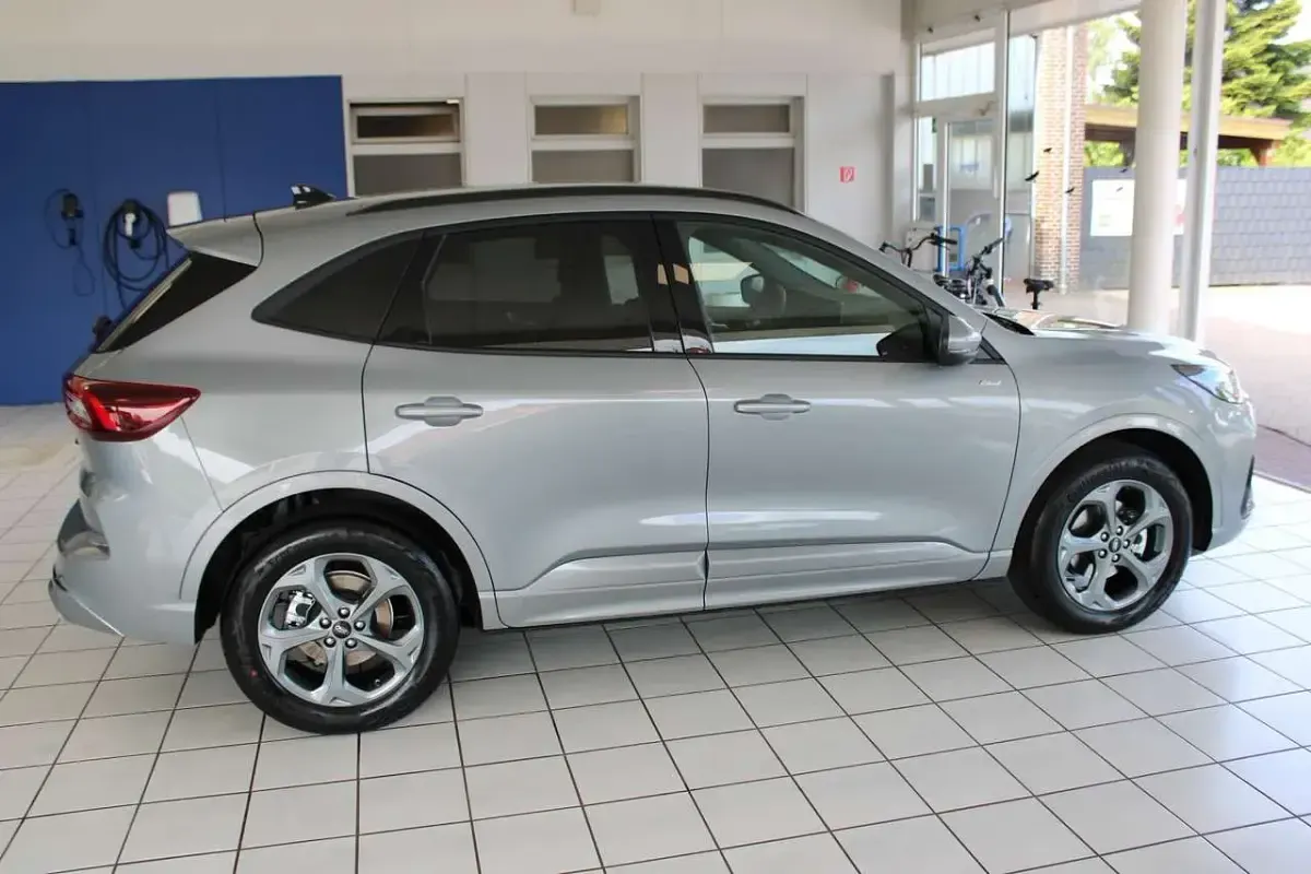 Neu Ford Kuga ST-Line 186 PS (136 kW) 2026 Solarsilber SUV
