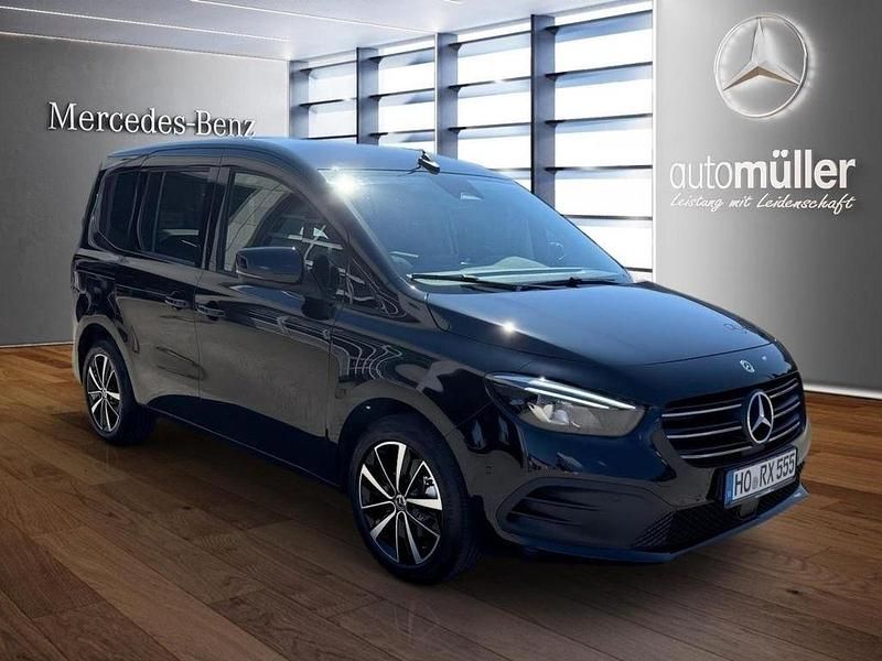Schwarz Gebraucht 2025 Mercedes T180 Edition Van / Kleinbus | 35.990 € (Etwas zu teuer) - Bild 1/4